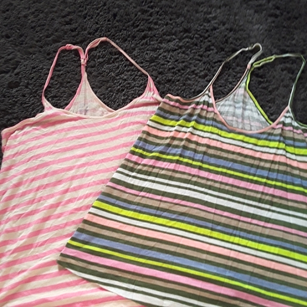 2 Tank top Bundle Sz L